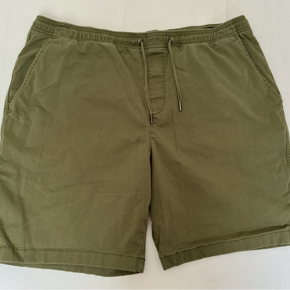 GAP Men's Khaki Flat Front Shorts